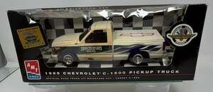 AMT ERTL 1995 Chevrolet C-1500 Pickup Truck Model Kit